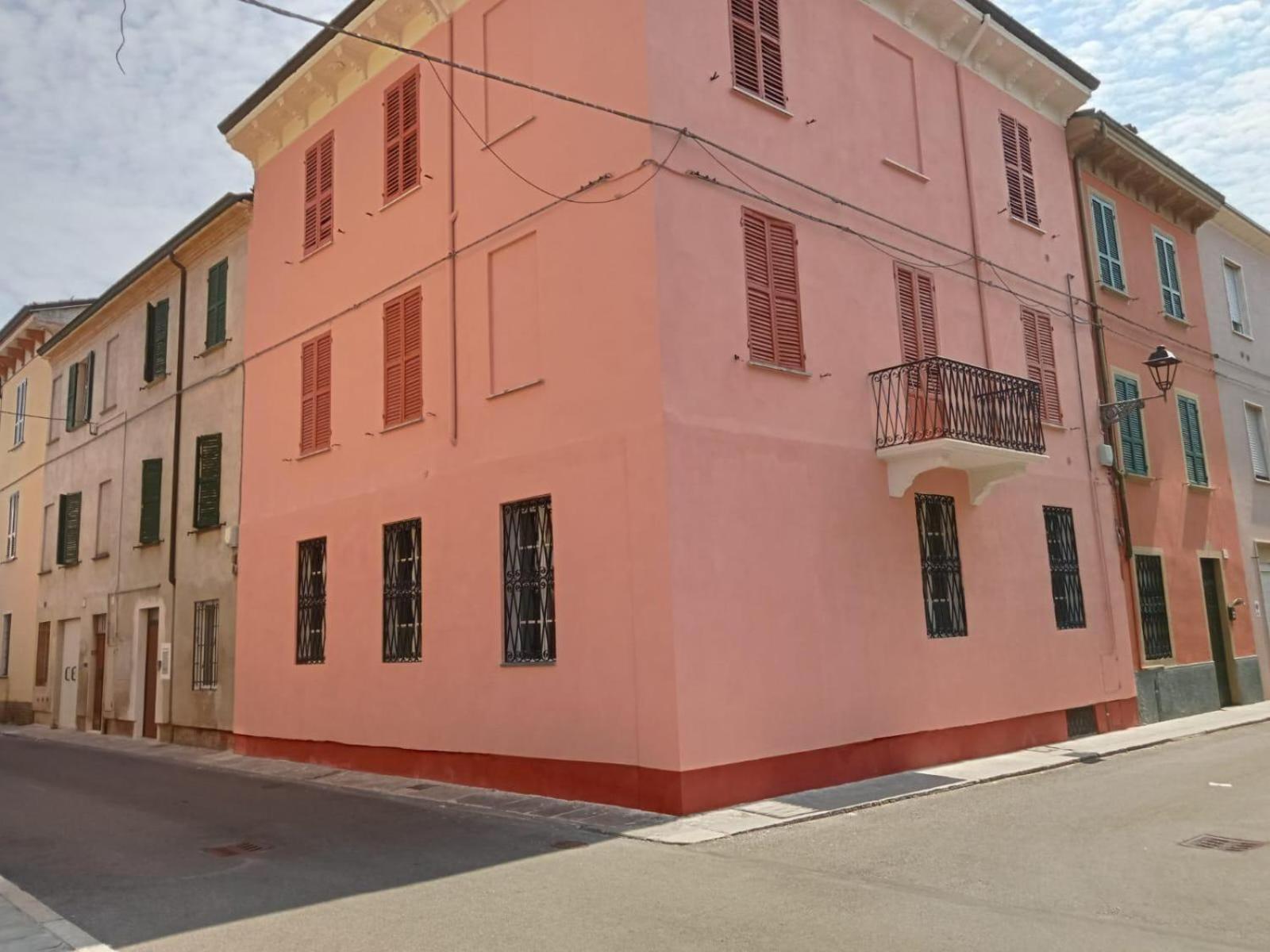 Fiore Apartments Fiorenzuola dʼArda Zewnętrze zdjęcie